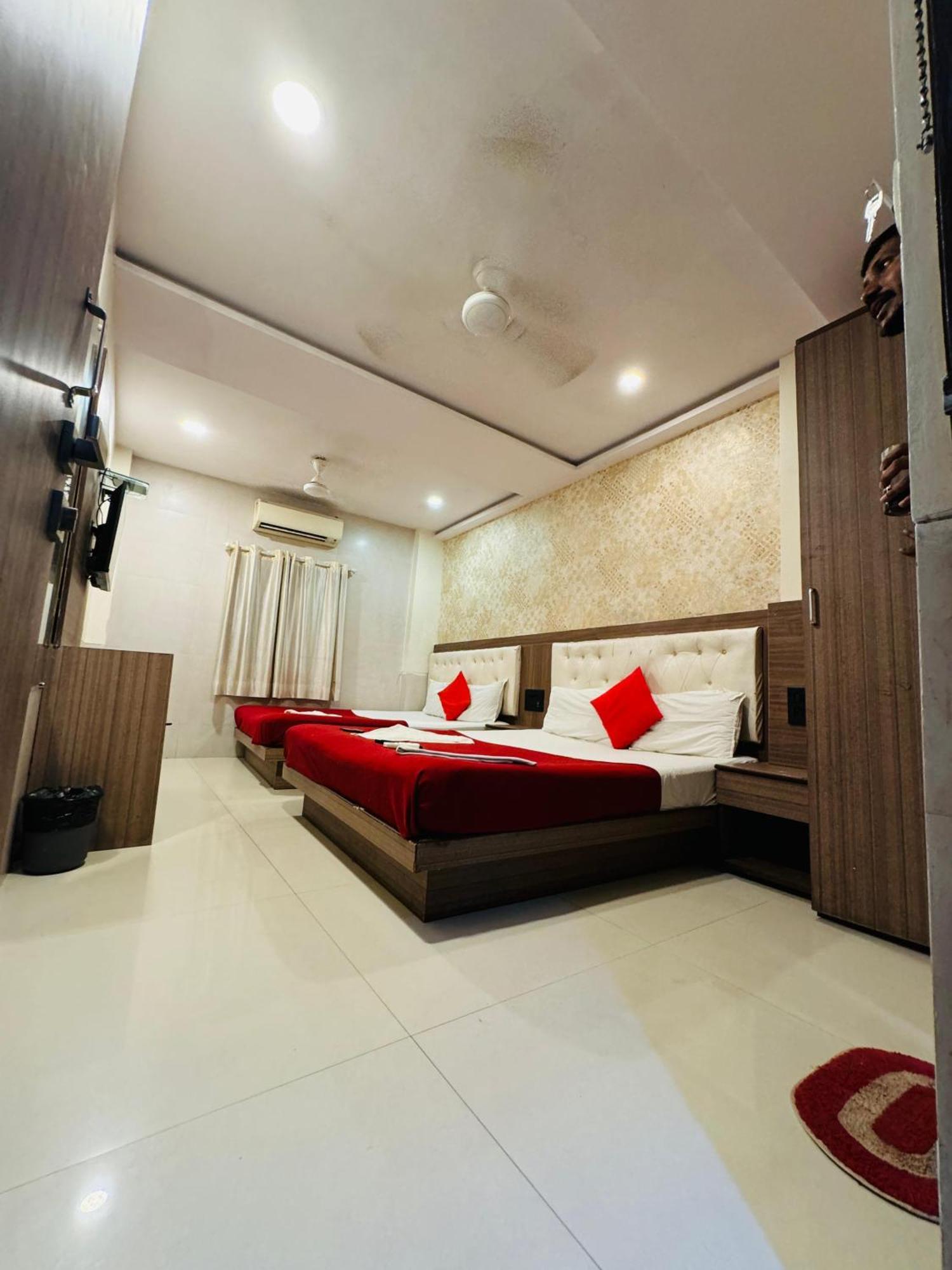 Hotel Atlas Grand Andheri East Mumbai Exterior photo